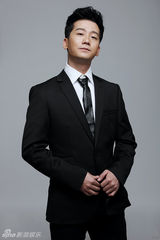 组图：陈创曝儒雅写真 被戏称土豪赖汉