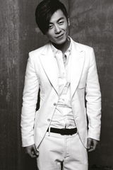 组图：朱亚文最新时尚写真曝光 硬汉变身雅痞