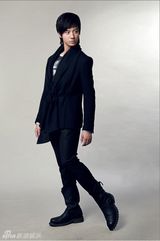 组图：赵文浩化身“魅力先生” 拍时尚杂志宣传新歌