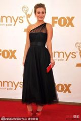 组图：63届艾美奖红毯 凯莉-库柯(卡蕾-措科)单肩礼服玩透视