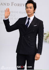 组图：李秉宪李珉廷大婚甜蜜互送吻 群星道贺