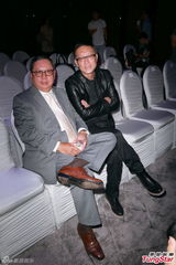 组图：古惑仔将登红馆开唱 陈小春感慨落泪