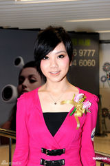 组图：邓紫棋出席开幕礼 将推新碟心情紧张