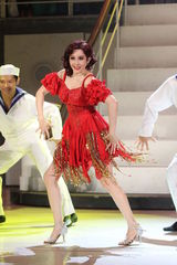 组图：许慧欣参演百老汇音乐剧 变性感歌姬突破自我