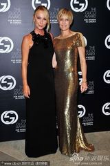 组图：麦当娜黑超黑裙尽展大姐大酷 助阵女性电影奖