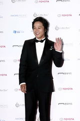 高清组图：元斌等闪耀大钟奖红毯 金慧秀等爆乳抢镜