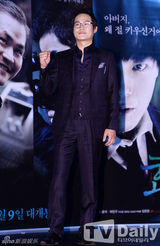 组图：吕珍九金允锡宣传《华颐》互动欢乐