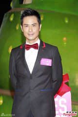 组图：郑嘉颖佘诗曼旧爱同台疑似复合