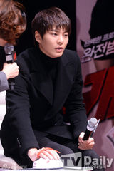 组图：金亚中朱元宣传《Catch Me》接受测谎