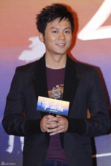 幻灯图：《庐山恋》开机 秦岚曝吻戏尺度大