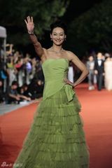 组图：电影金马奖红毯群星云集 女星性感华服斗艳