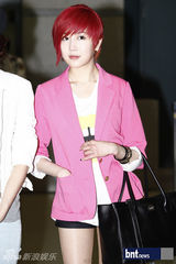 组图：T-ara孝敏与新女团结束欧洲旅行回国