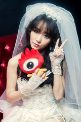 高清组图：韩星李贞贤发新曲披婚纱对话新浪