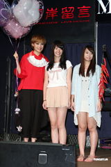 组图：容祖儿睽违11年台北开唱 一身大红烧乌龟