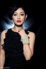 组图：陈秀丽写真诠释黑白天鹅双面诱惑