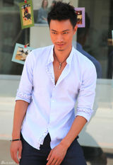 组图：型男江洋夏日清爽街拍