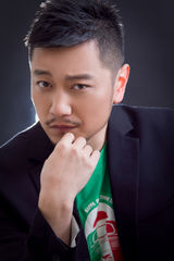 组图：张洪睿魅影写真 清新不失刚毅