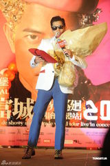 组图：郭富城个唱临时加场 称生日不过二人世界