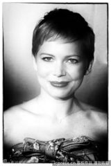 组图：《我与梦露》巴黎首映 威廉姆斯粉红佳人