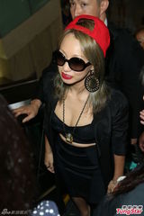 组图：幸田来未低胸露肚风骚离台 5天狠捞千万