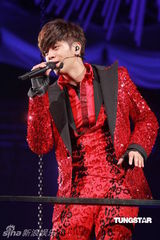 组图：罗志祥“舞法舞天”落幕 吴君如踩高跟鞋助阵