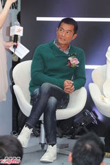 组图：谢霆锋否认介入王菲婚姻传闻