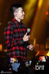 组图：朴宰范等参加HIPHOP音乐节引爆火热现场