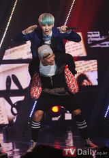 组图：《M Countdown》FTIsland回归荣获第一