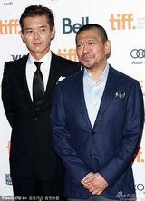 组图：《R100》首映 渡部笃郎潮范十足