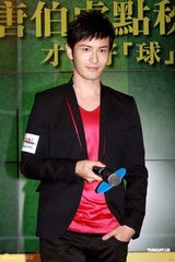 幻灯图：黄晓明赞Angelababy(杨颖)不避嫌 大方承认上海看电影