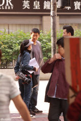 高清图：“星爸”夏雨低调复工 香港街头扮悍匪