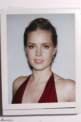 组图：金球奖后台大头照 获奖者卖萌开心留影