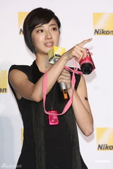 组图：桂纶镁暗示可能会隐婚 与男友平凡幸福