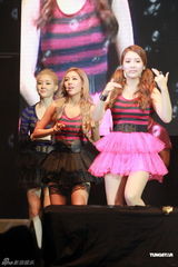 组图：韩国组合T-ara香港首开唱劲歌热舞