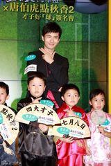 幻灯图：黄晓明赞Angelababy(杨颖)不避嫌 大方承认上海看电影