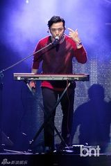 组图：朴宰范等参加HIPHOP音乐节引爆火热现场