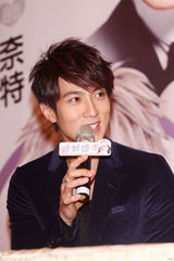 高清图：《绝对达令》开机 吴尊具惠善相视害羞