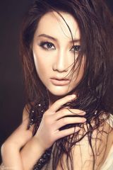 组图：江雪性感大片曝光演绎湿身诱惑