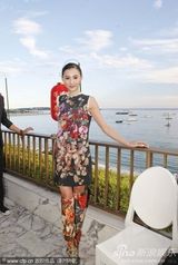 组图：张柏芝艳丽亮相戛纳庆32岁生日