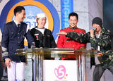 高清组图：众服役艺人参加韩国《演艺士兵演唱会》 