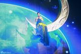 高清图：海派春晚唱响“世博”  谭晶演绎《世界》