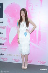 组图：周柏豪选择被女友爱 杨爱瑾否认将婚