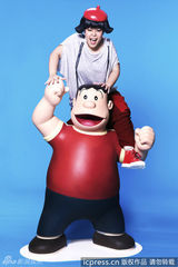 组图：余文乐薛凯琪真人版cosplay《多啦A梦》