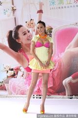 组图：关颖低胸爆乳装为代言内衣走秀