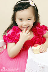 组图：刘涛携子女拍写真幸福温馨