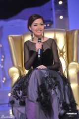 组图：2012港姐竞选 司仪访问六强佳丽