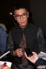 组图：钟嘉欣陈展鹏等主演齐聚 萧正楠否认绯闻