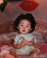 组图：刘欢22岁漂亮女儿狂野自拍照 秀肩部纹身