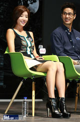 组图：朴寒星金基石等出席新片《两个月亮》发布会