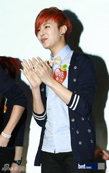 组图：韩国男团Led apple晓夕荣俊生日见面会